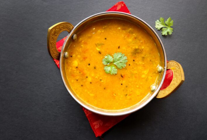 Bowl of vegetarian curry with rice featured in a vegetarian curry class Manchester