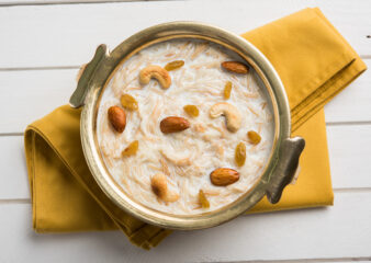 Vermicelli milk pudding with nuts & sweetened milk.
